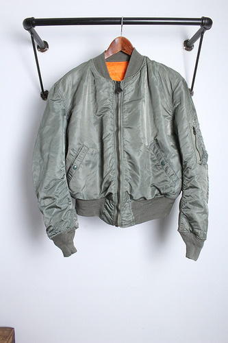 ALPHA INDUSTRIES INC. (L) made in USA &quot;ma-1&quot;