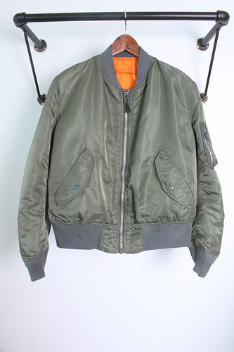 ALPHA INDUSTRIES INC. (L) made in USA &quot;ma-1&quot;