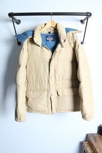 WOOLRICH (L)  made in USA. DOWN  