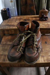 RED WING SHOES  (275) made in USA. &quot;Leather&quot;