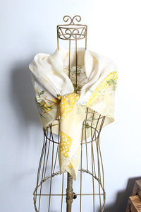 Christian Dior paris  ( 83 cm x 83 cm ) made in ITALY &quot;silk&quot;