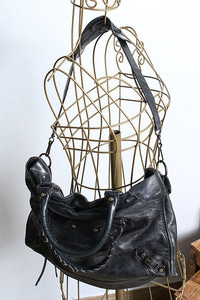 BALENCIAGA  PARIS ( 34 cm x 26 cm ) &quot;made in ITALY &quot; Leather