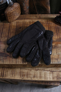 Leather + knit  (10cm x 22cm)