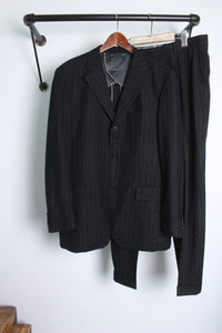 THE SUIT COMPANY (XL)