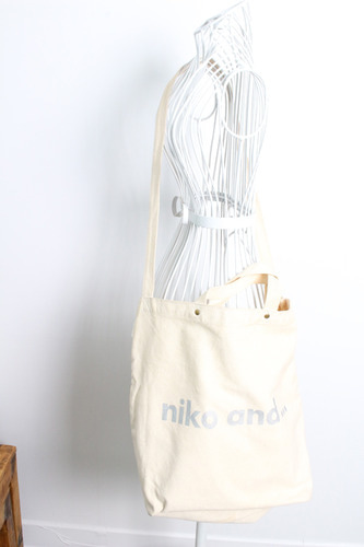 niko and...    (40cm x34 cm)