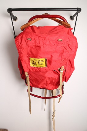 70s GOLDEN BEAR (56cm x 62cm)  &quot;External Frame Backpack&quot;