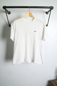 Nike (M)
