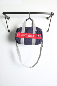 tommy hilfiger ( 36 cm x 27 cm )