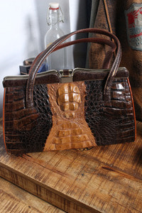 Alligator leather ( 29 cm x 19 cm ) JAPAN HAND MADE