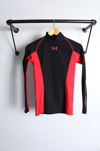 UNDER ARMOUR  (S)